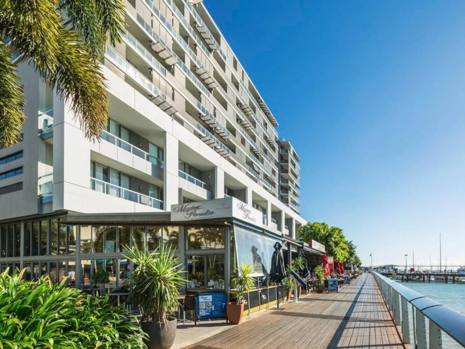 Stunning Waterfront In 5-star Complex Apartment